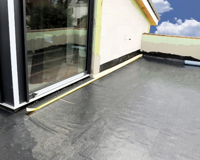 Membrana EPDM instalada en terraza exterior · Bilbao